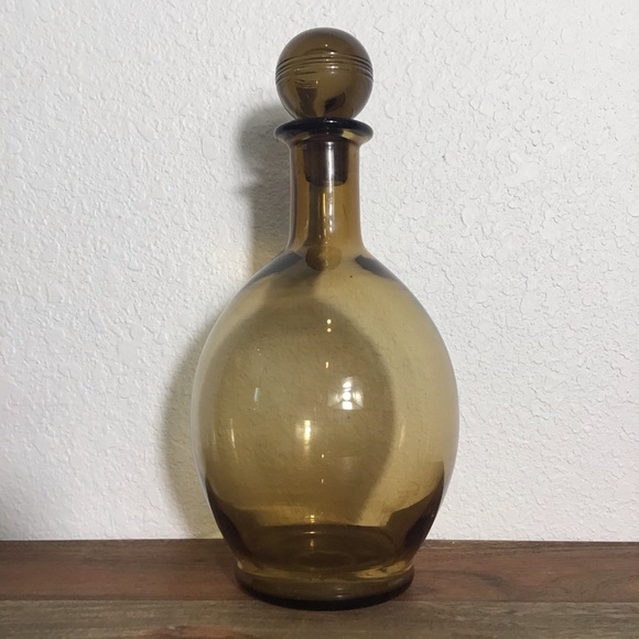 Vintage amber glass bottle decanter w. lid